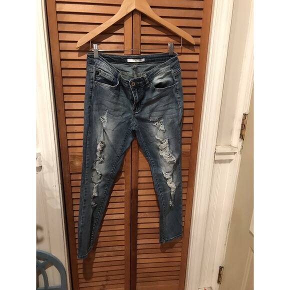 Kancan Los Angeles, Size W9 28 Style#KCS100 Cut# 2220 Distressed Jeans - Picture 1 of 10